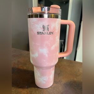 Like new condition - 40 oz pink marble Stanley